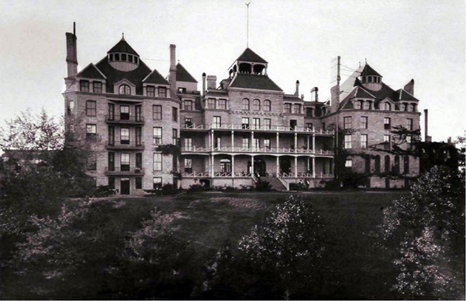 a large building with many balconies