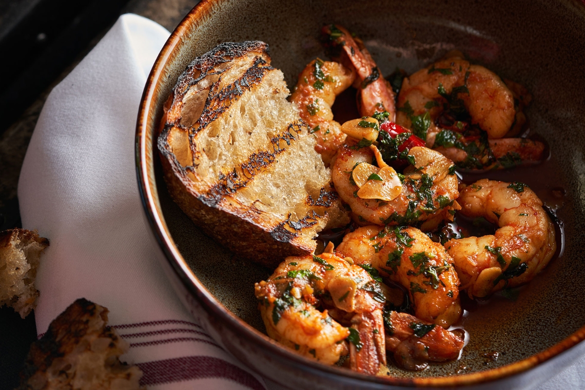 a bowl of shrimp and bread