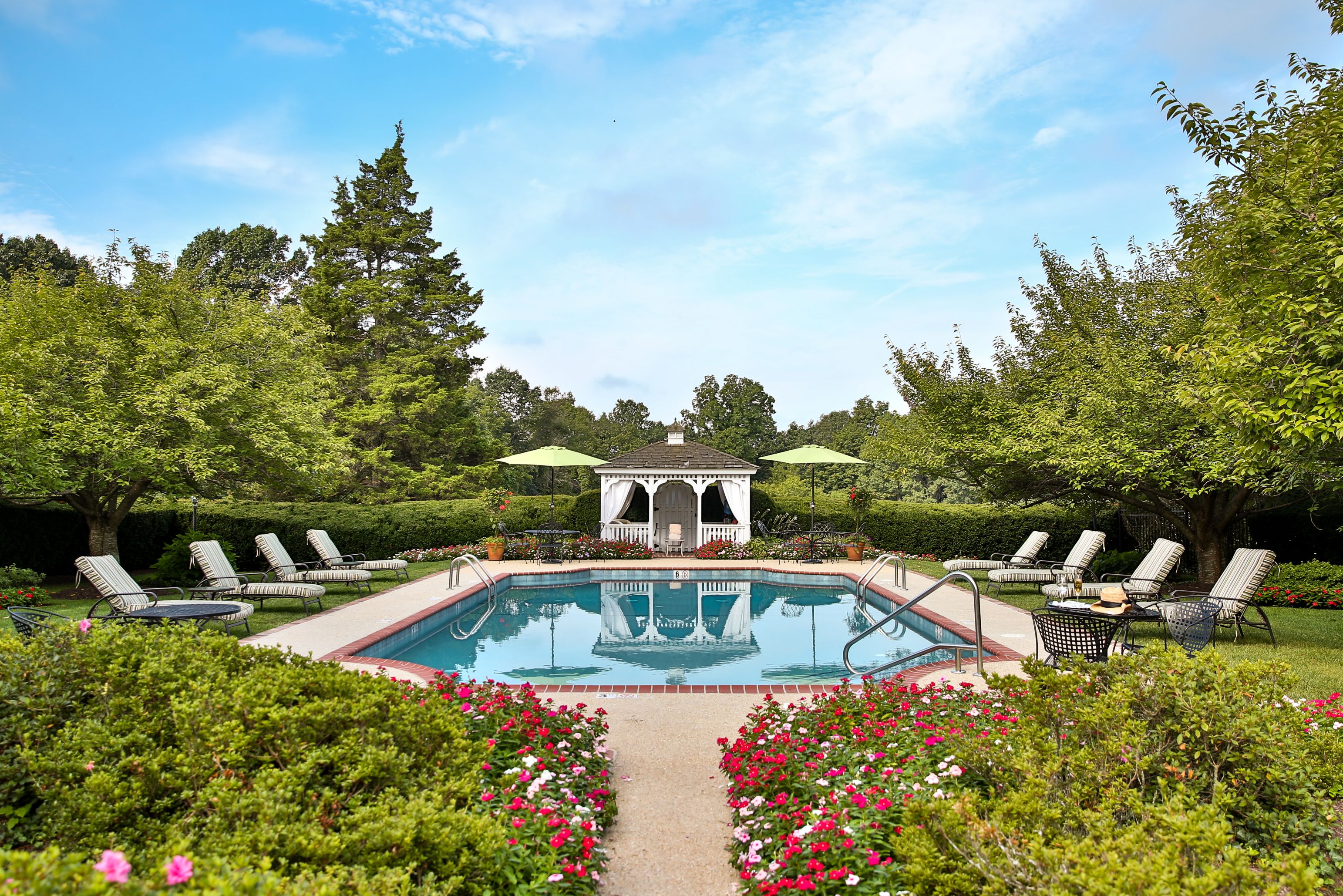 image of pool at antrim 1844 in taneytown maryland_high
