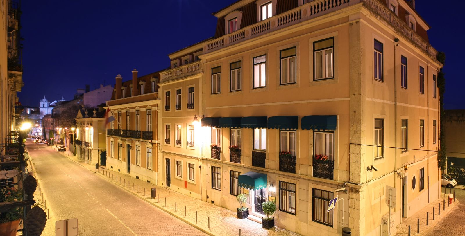 a building with many windows and a street