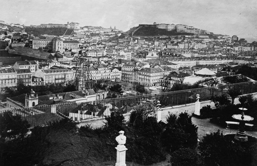 a black and white photo of a city