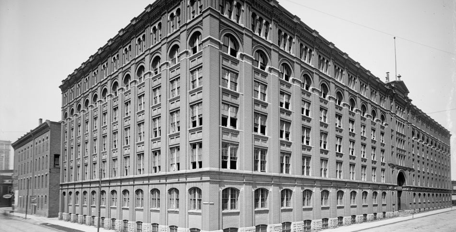 a large building with many windows