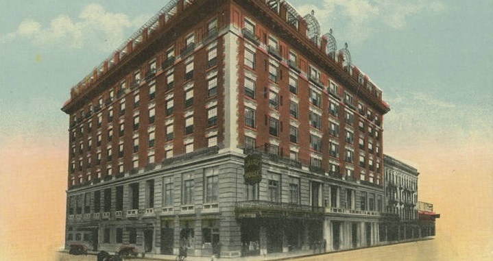 a large building with many windows