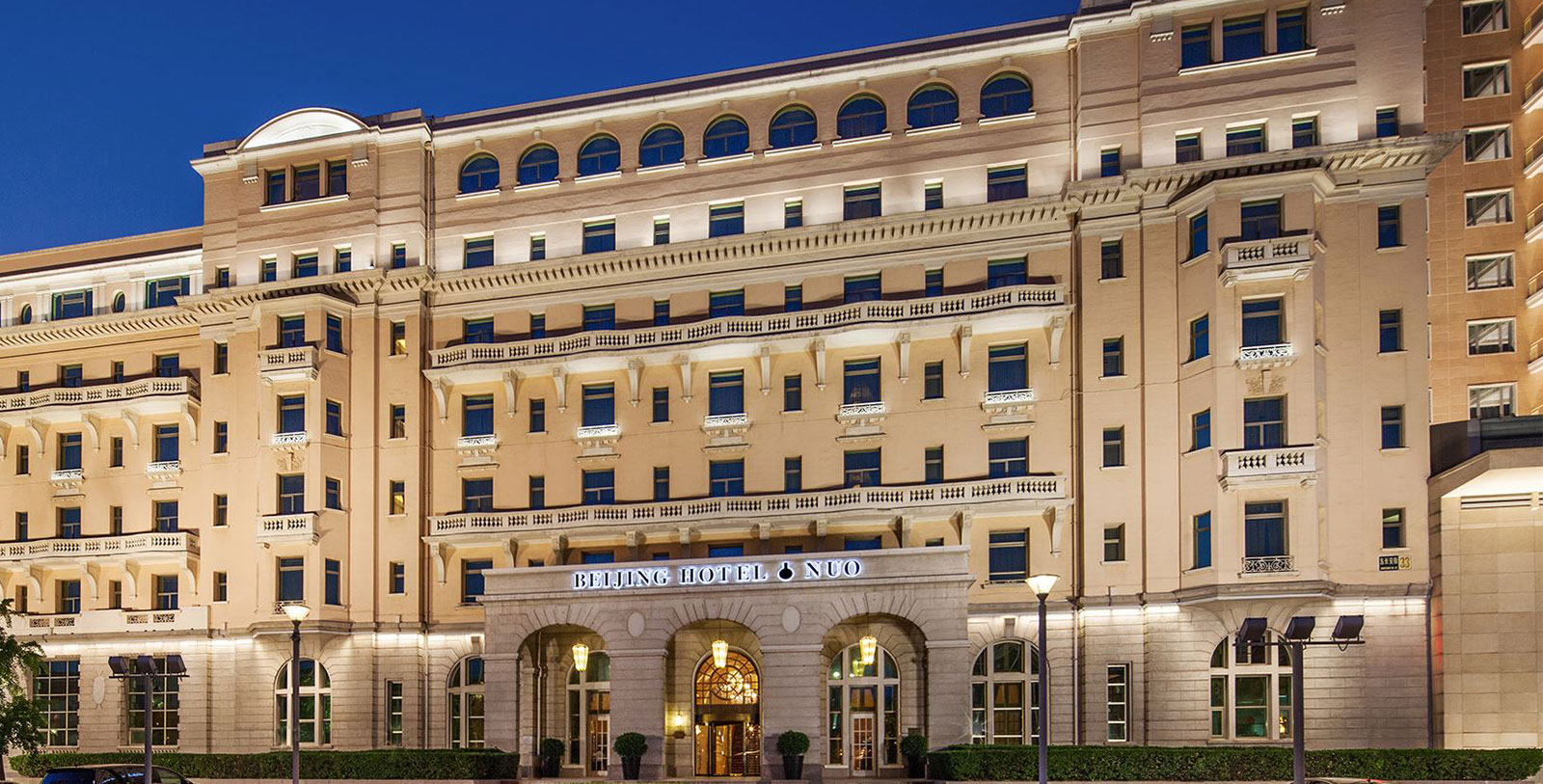 a large building with many windows