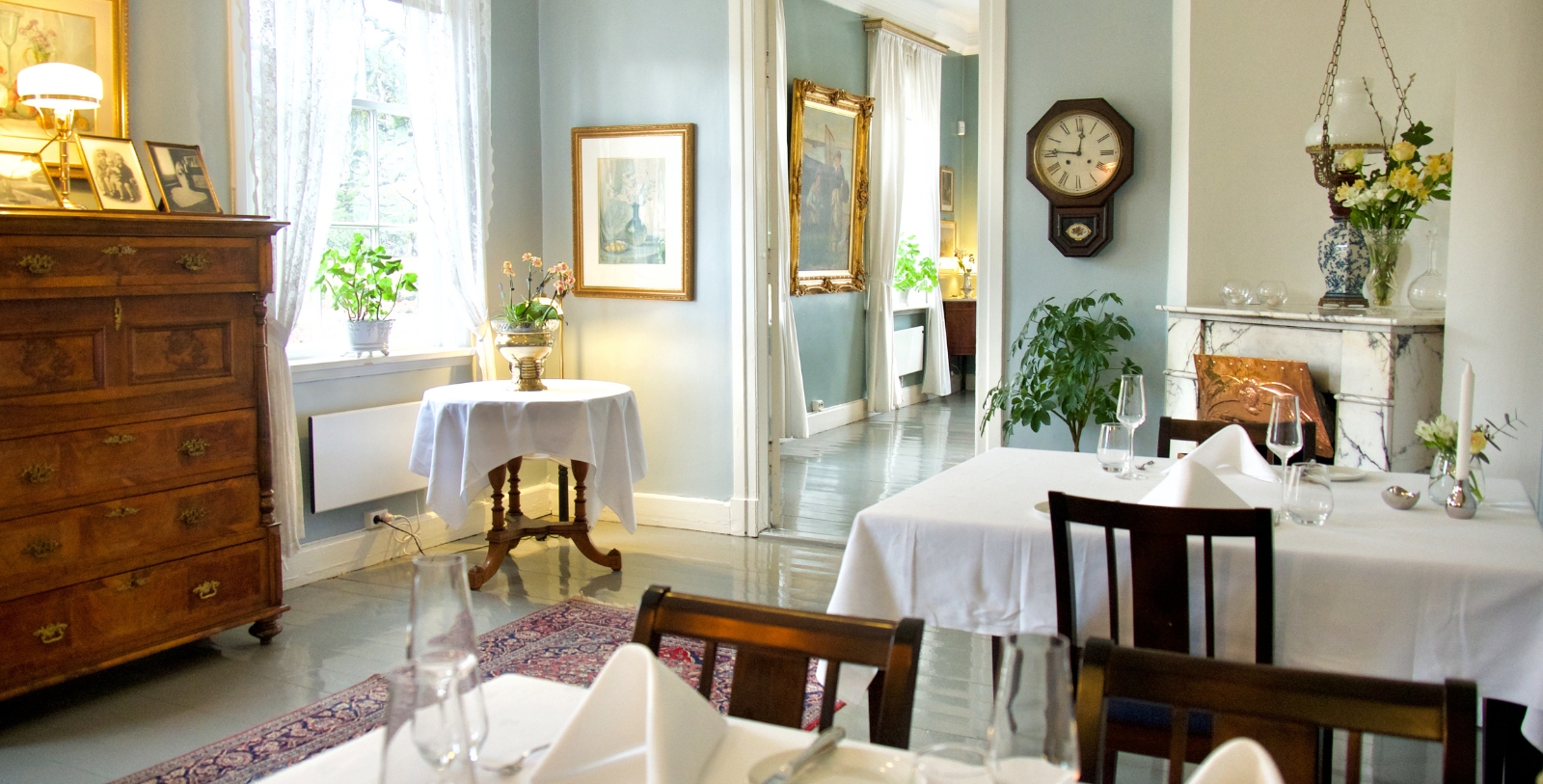 a room with tables and chairs