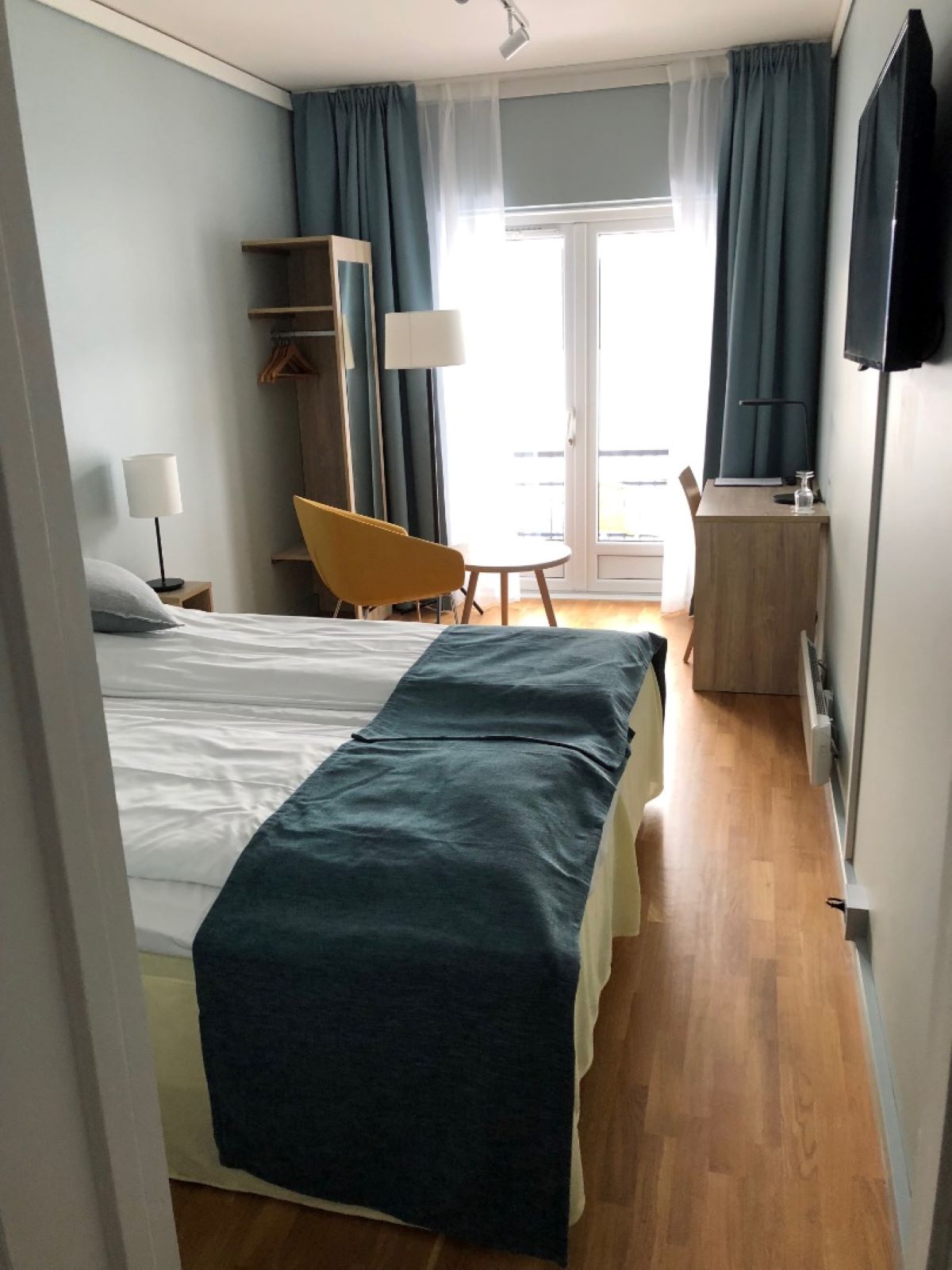 a room with two beds and a table and chair