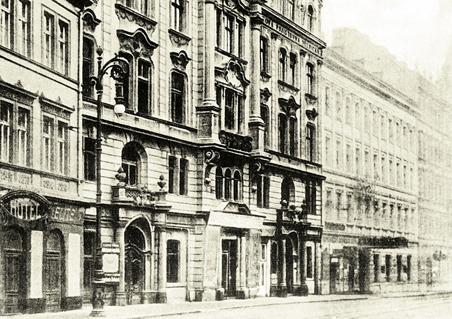 a large building with many windows