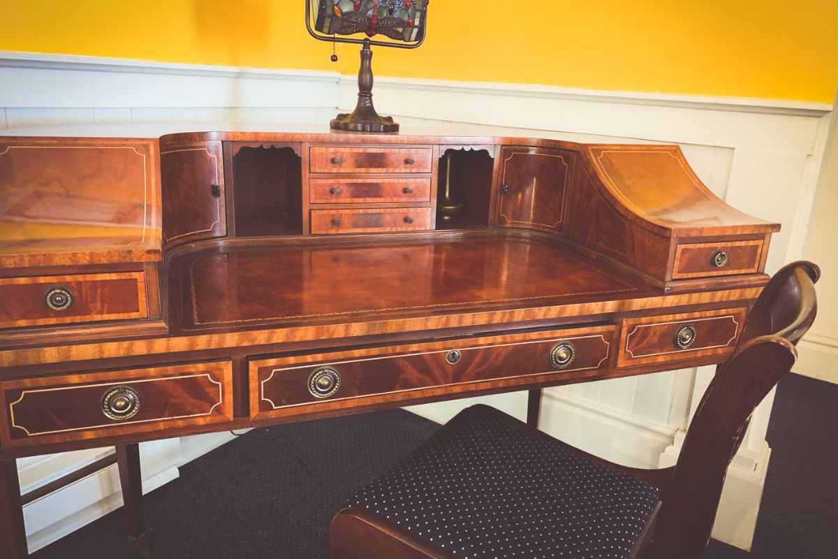 a desk with a chair and a lamp