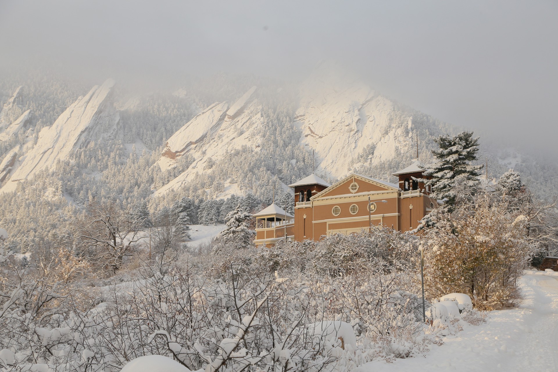 a building in the snow