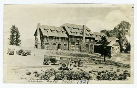 historic image of 1920s postcard showing hotel exterior crater lake lodge in white city oregon_high