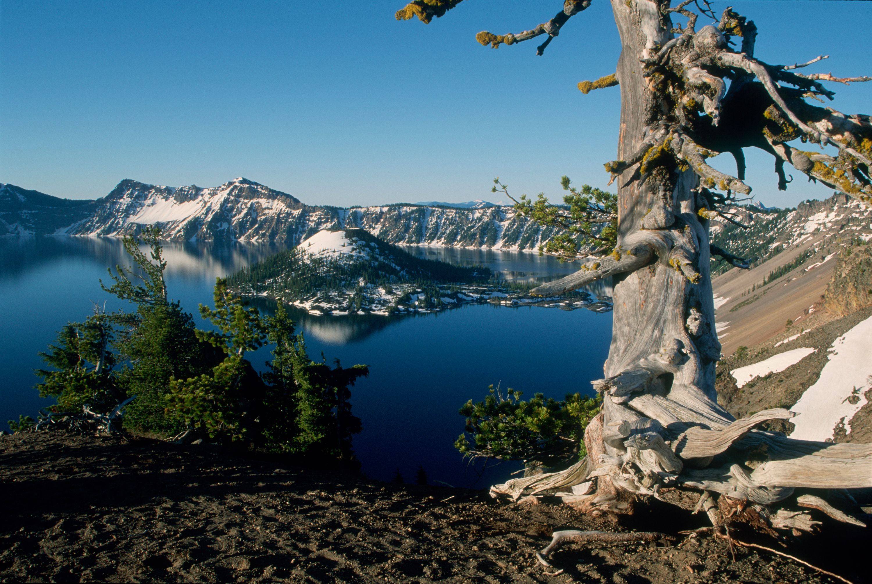 image of crater lake crater lake lodge white city oregon 1_high