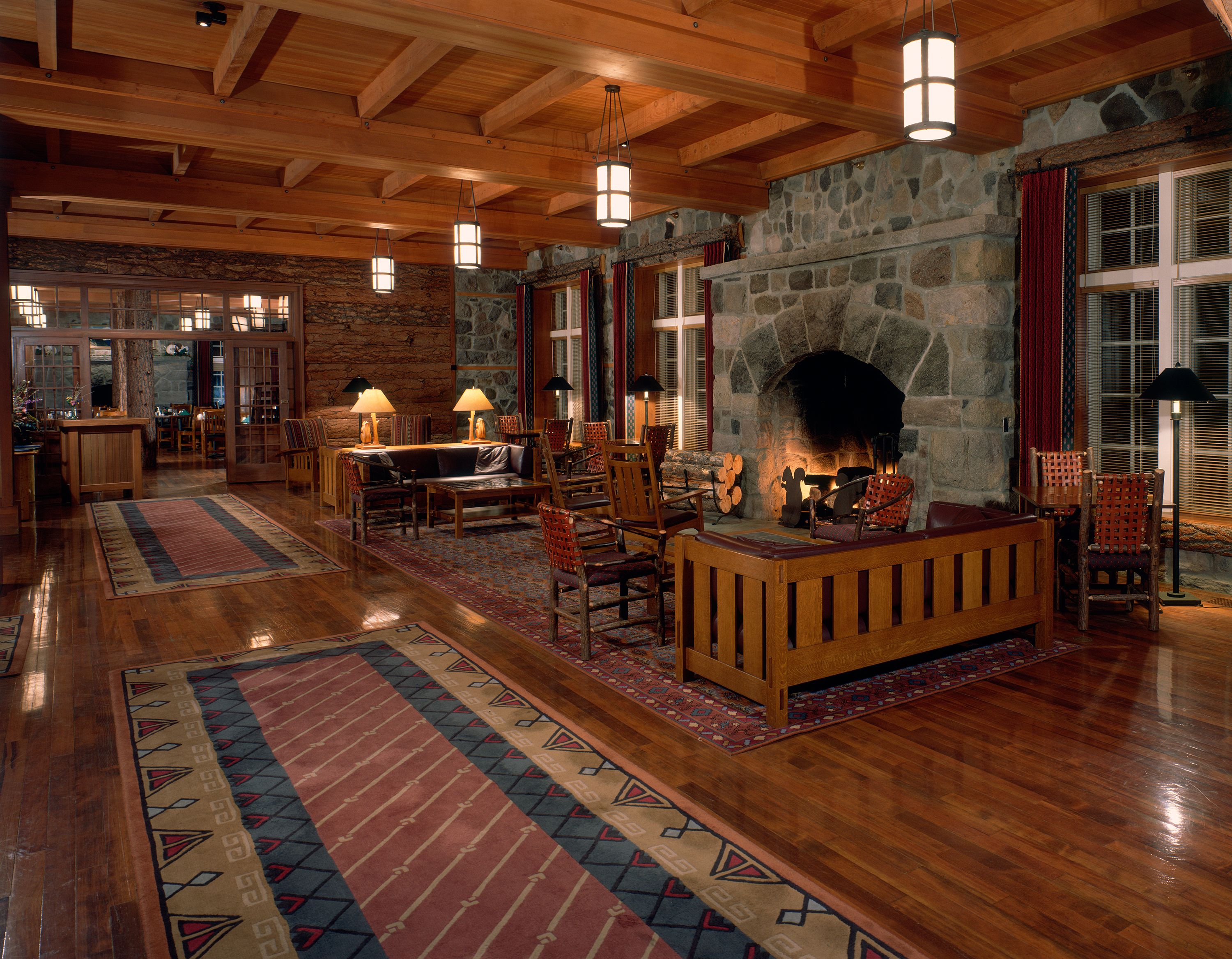 image of hotel lobby crater lake lodge in white city oregon_high