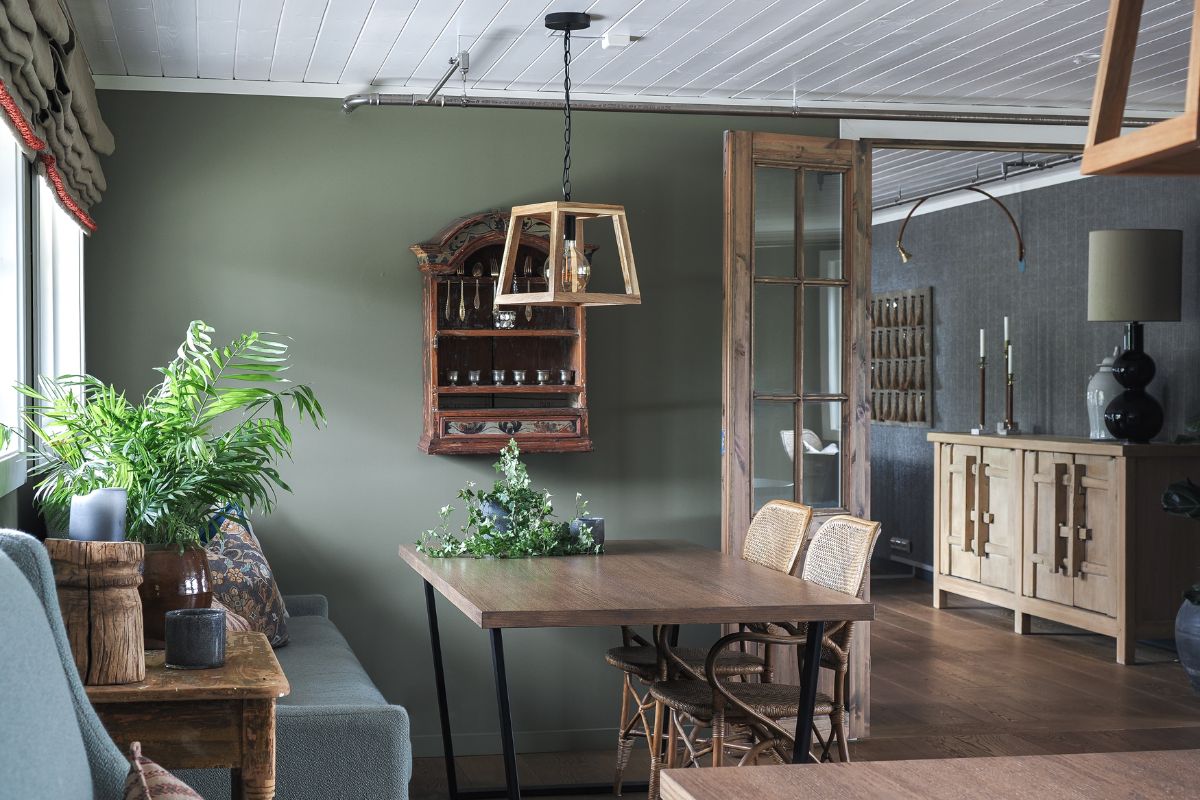 a room with a table and chairs