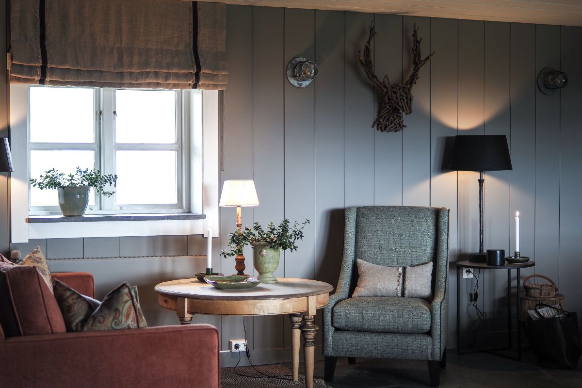 a room with a table and chairs