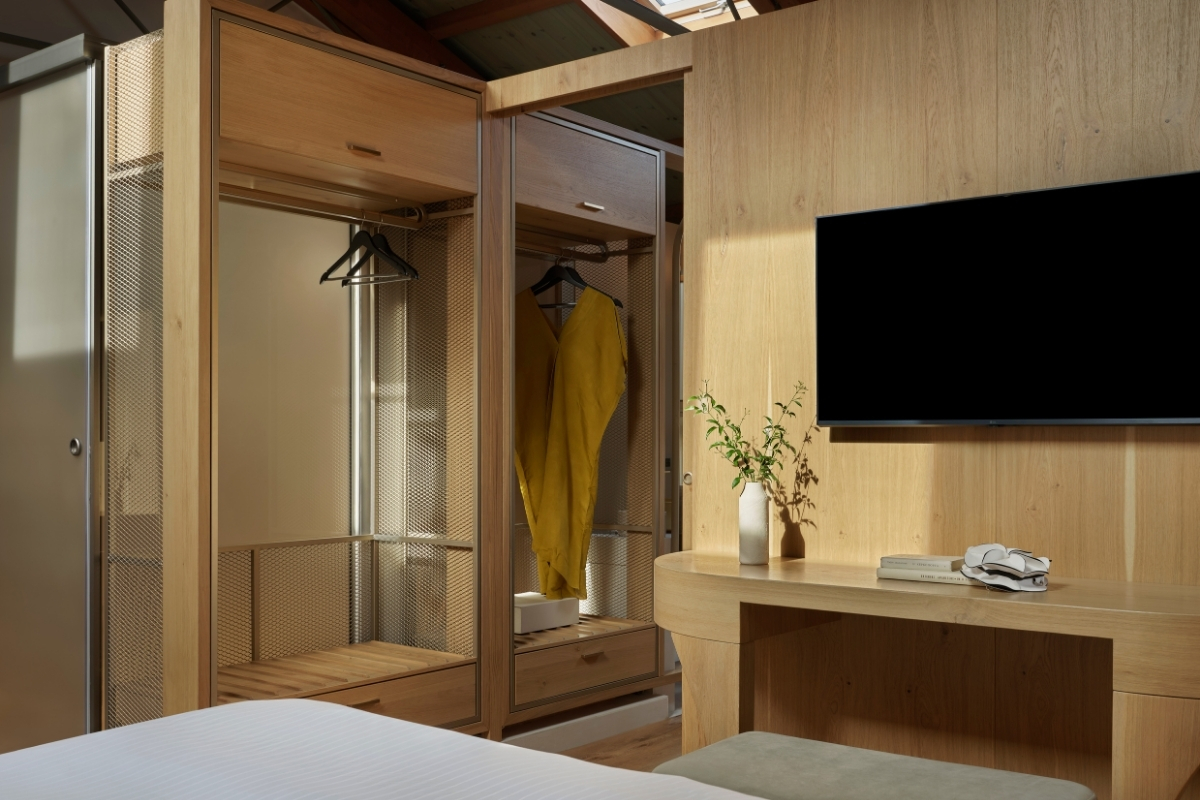 1200x800_domus_blanc_gallery_accommodations_attic_suite_with_living_room_and_skylight_3_high 69d909ffc8885