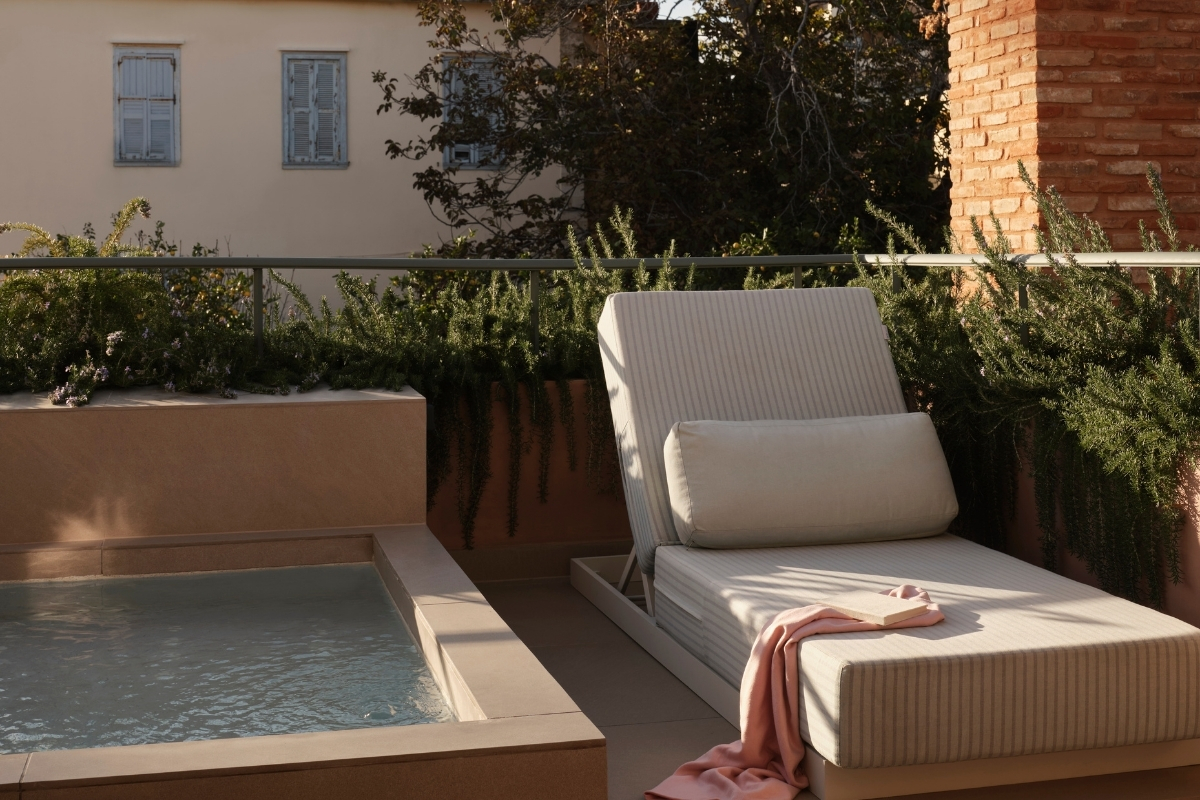 1200x800_domus_blanc_gallery_accommodations_junior_suite_with_outdoor_jacuzzi_3_high 69d90e1c51260