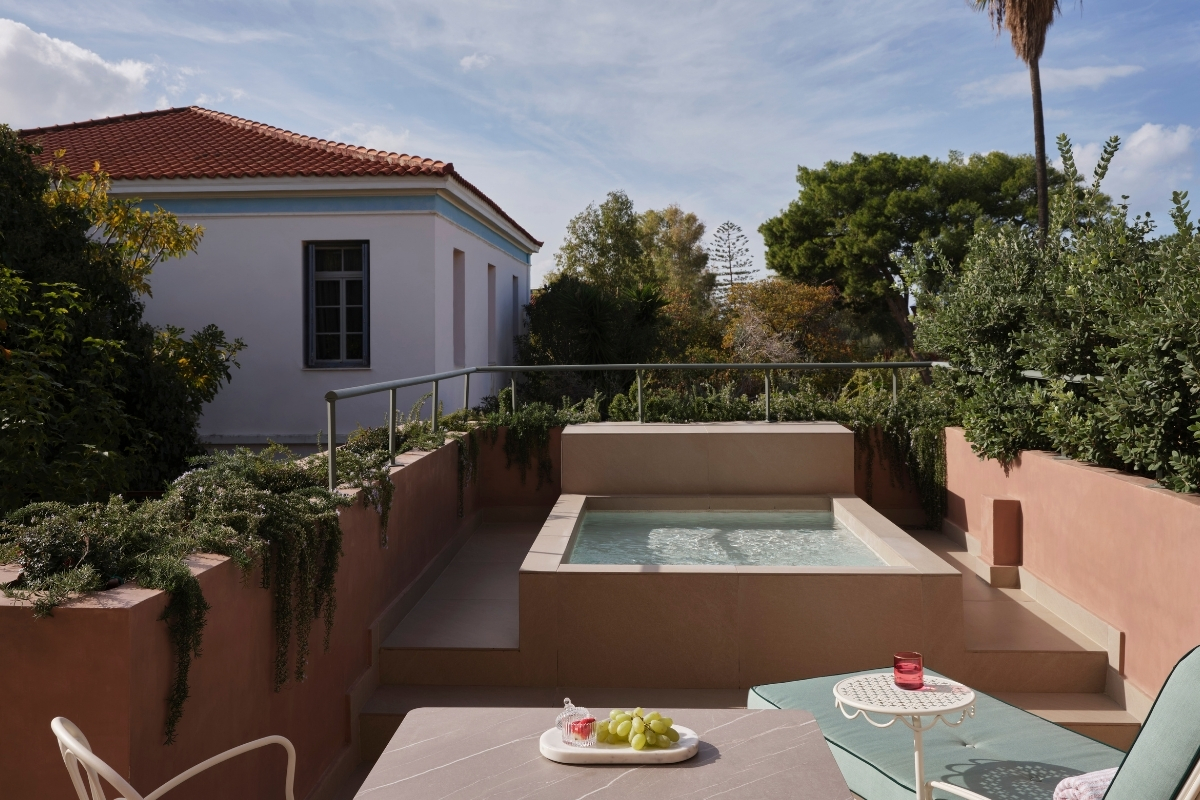 1200x800_domus_blanc_gallery_accommodations_junior_suite_with_outdoor_jacuzzi_high 69d90db902003