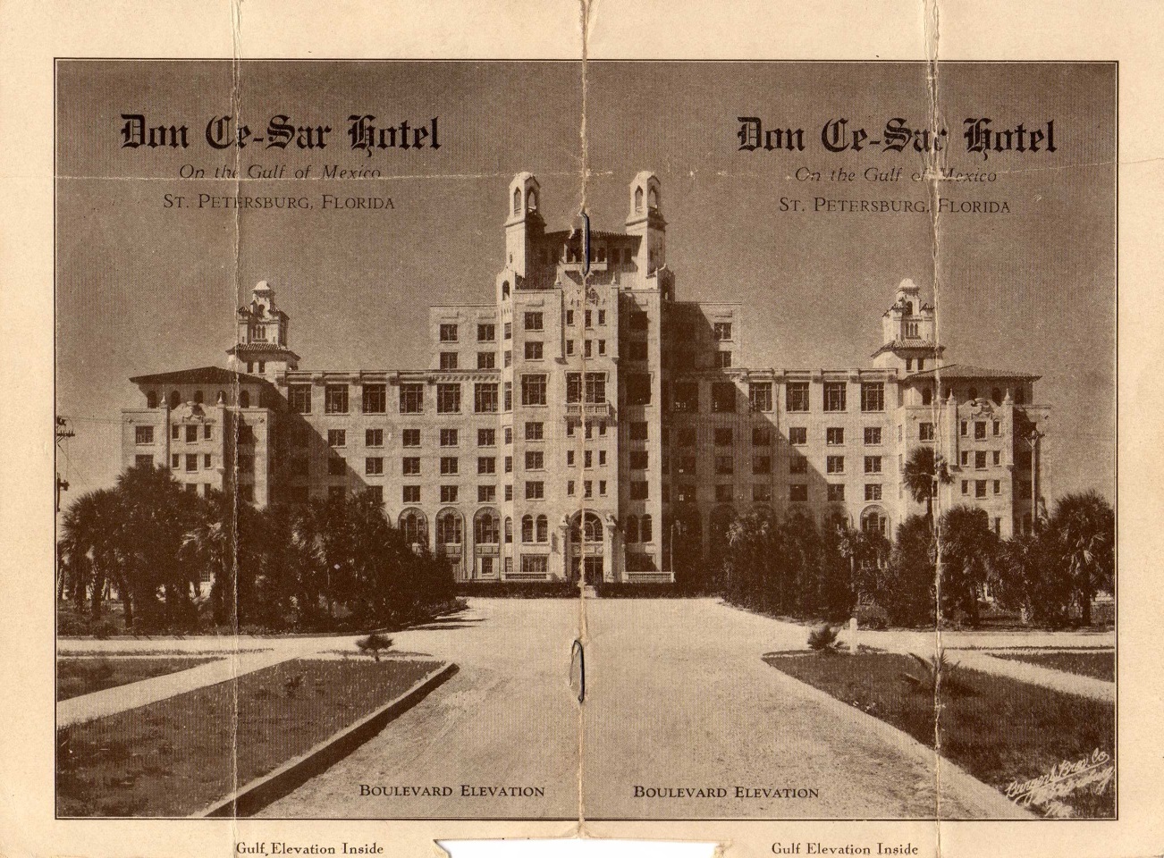 a black and white photo of a building