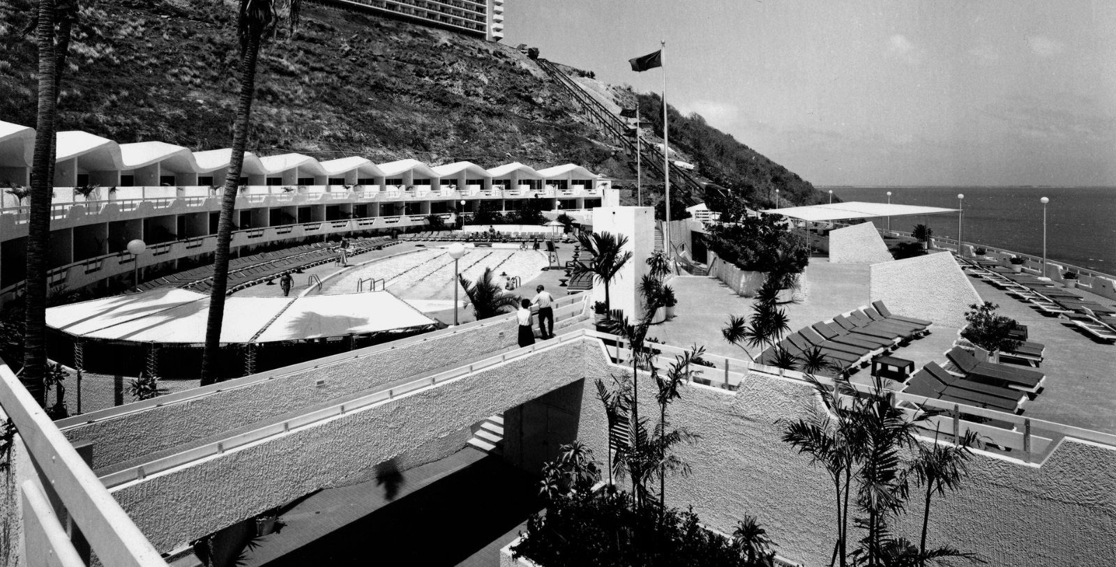 a black and white photo of a hotel