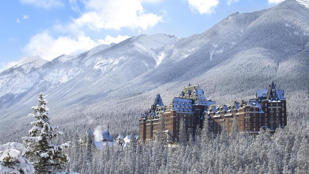 a building in the snow