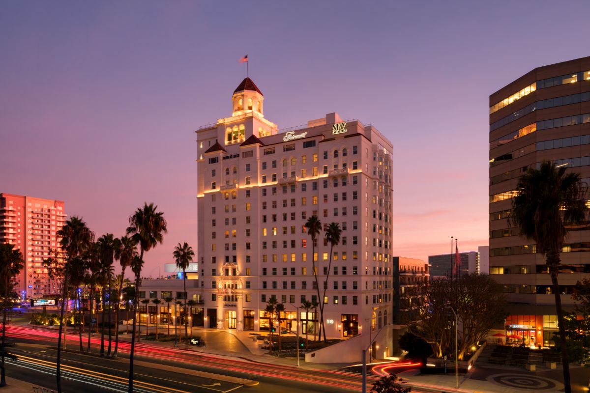 a building with many windows and lights on