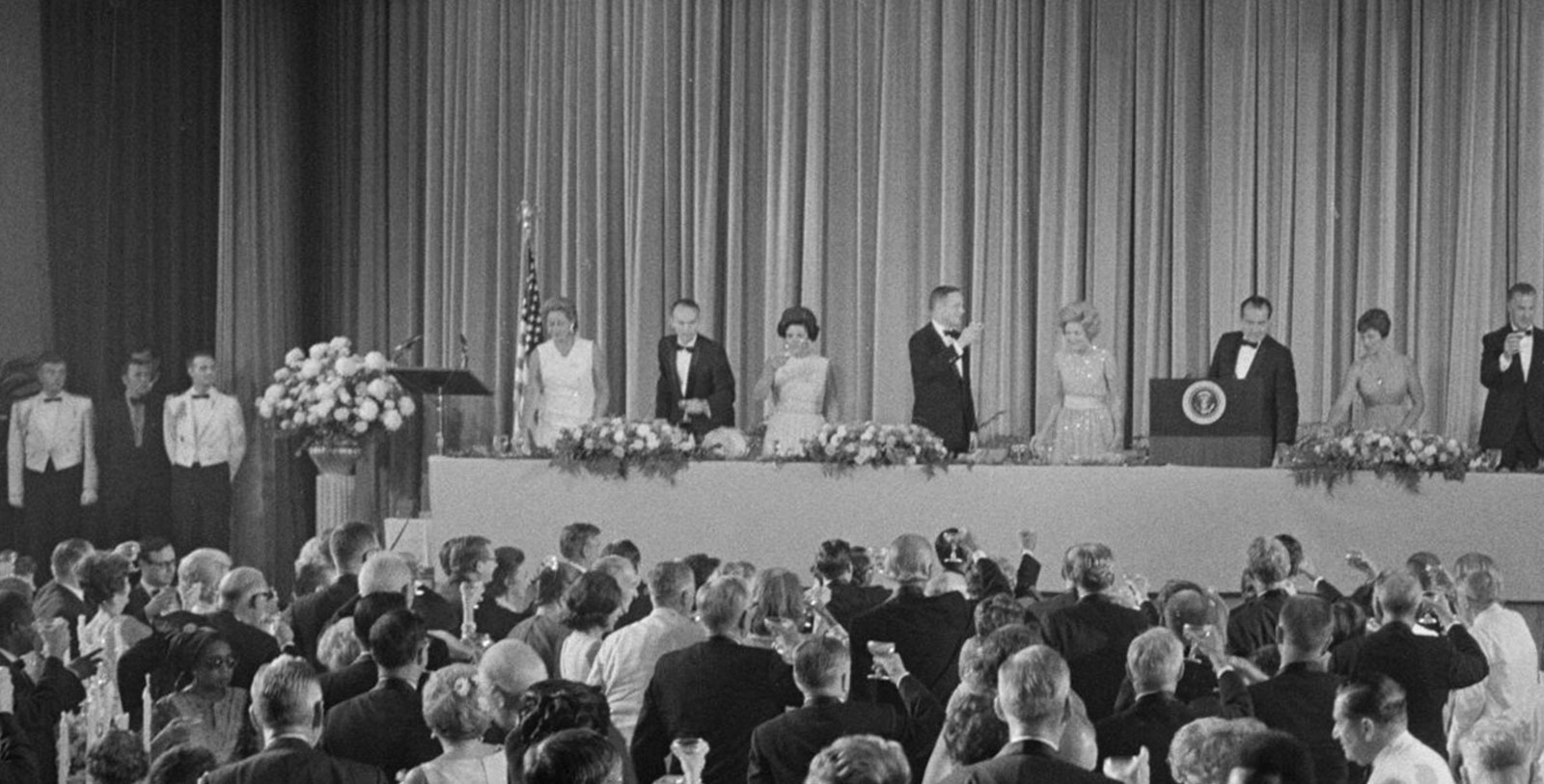 1600x813 nixon and astronauts