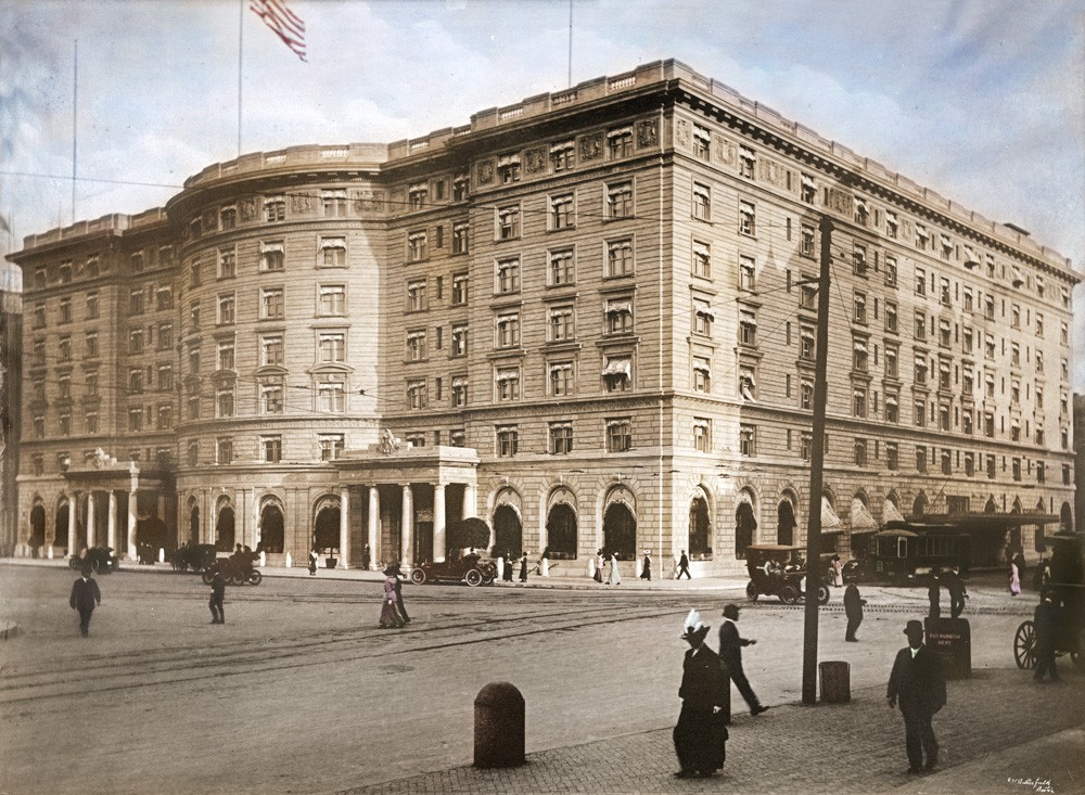 a large building with many windows