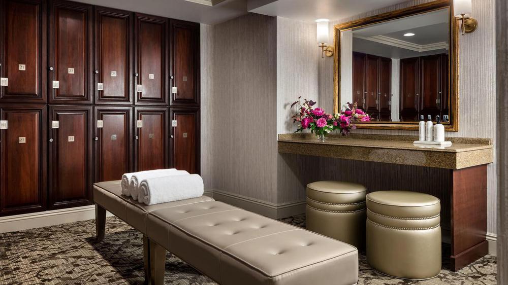 a room with a mirror and a bench