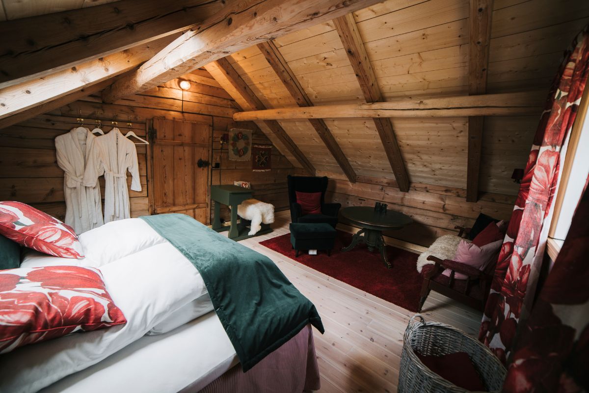 a room with a bed and a table