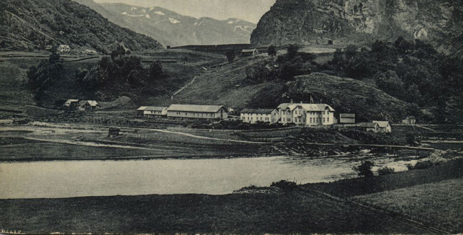 a group of buildings next to a river
