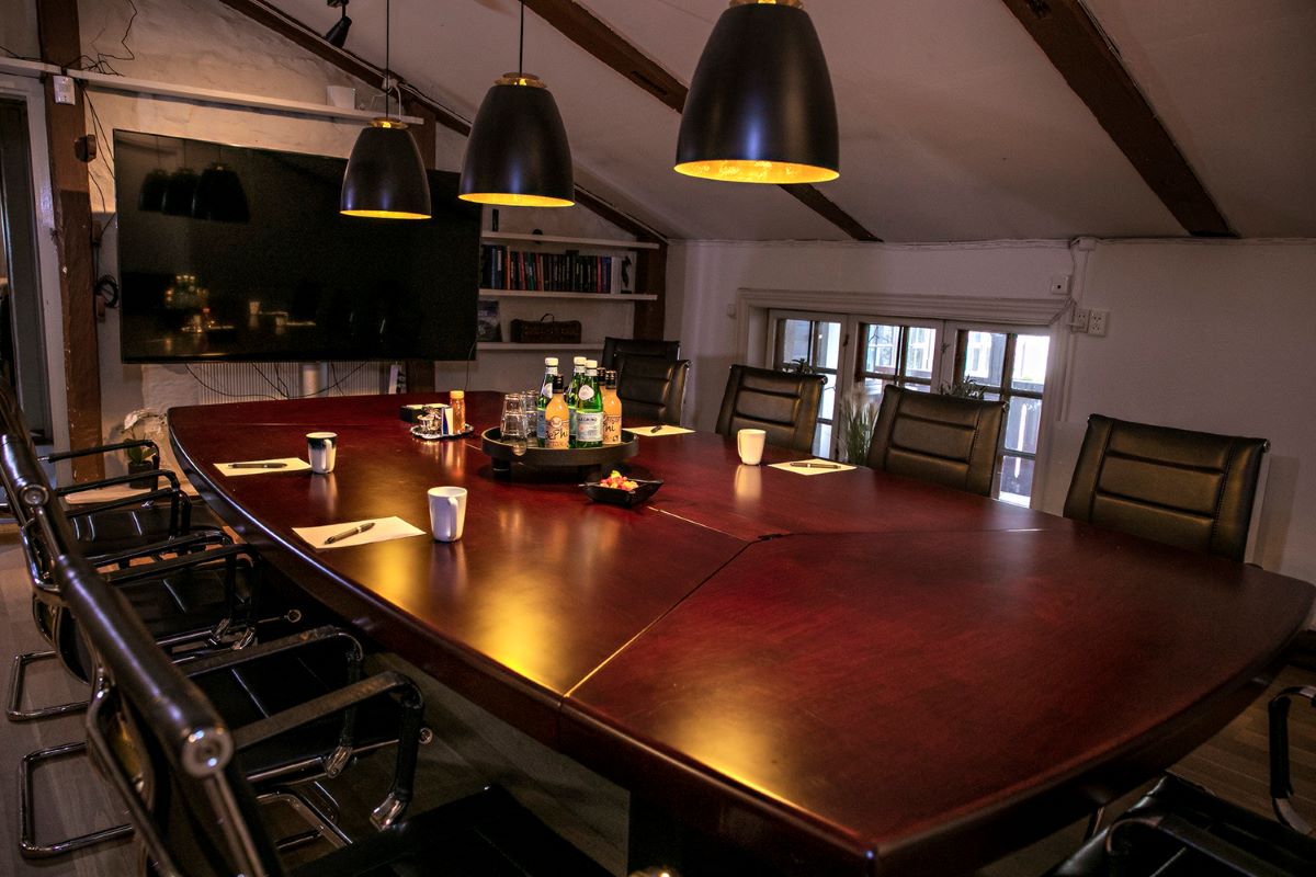 a table with a tray of food and a bowl of drinks on it
