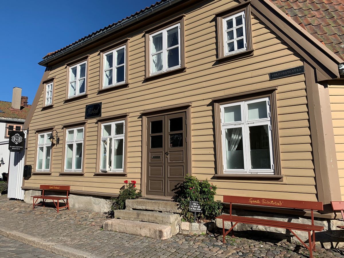 a building with a bench in front of it
