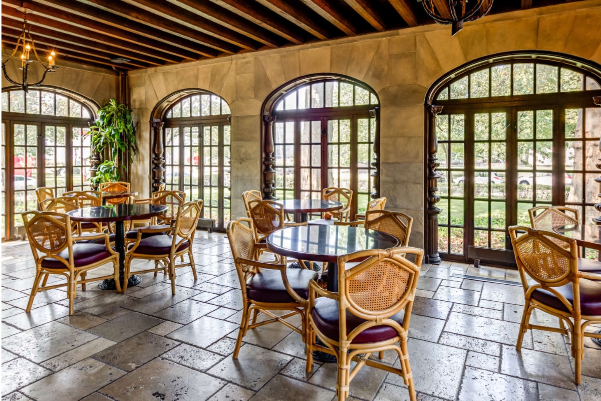 loggia_high 67a5395525820