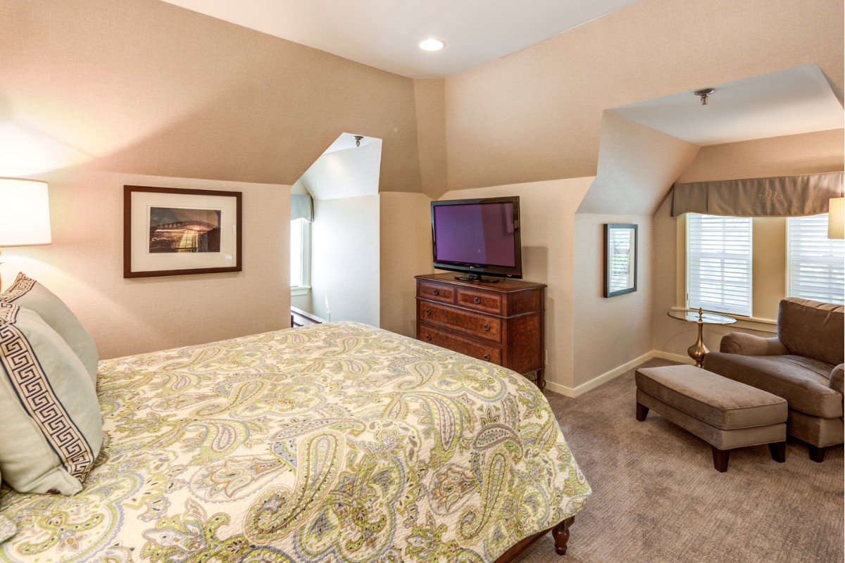 mansion_suite_bedroom_high 67a53b1b2ddbf 1