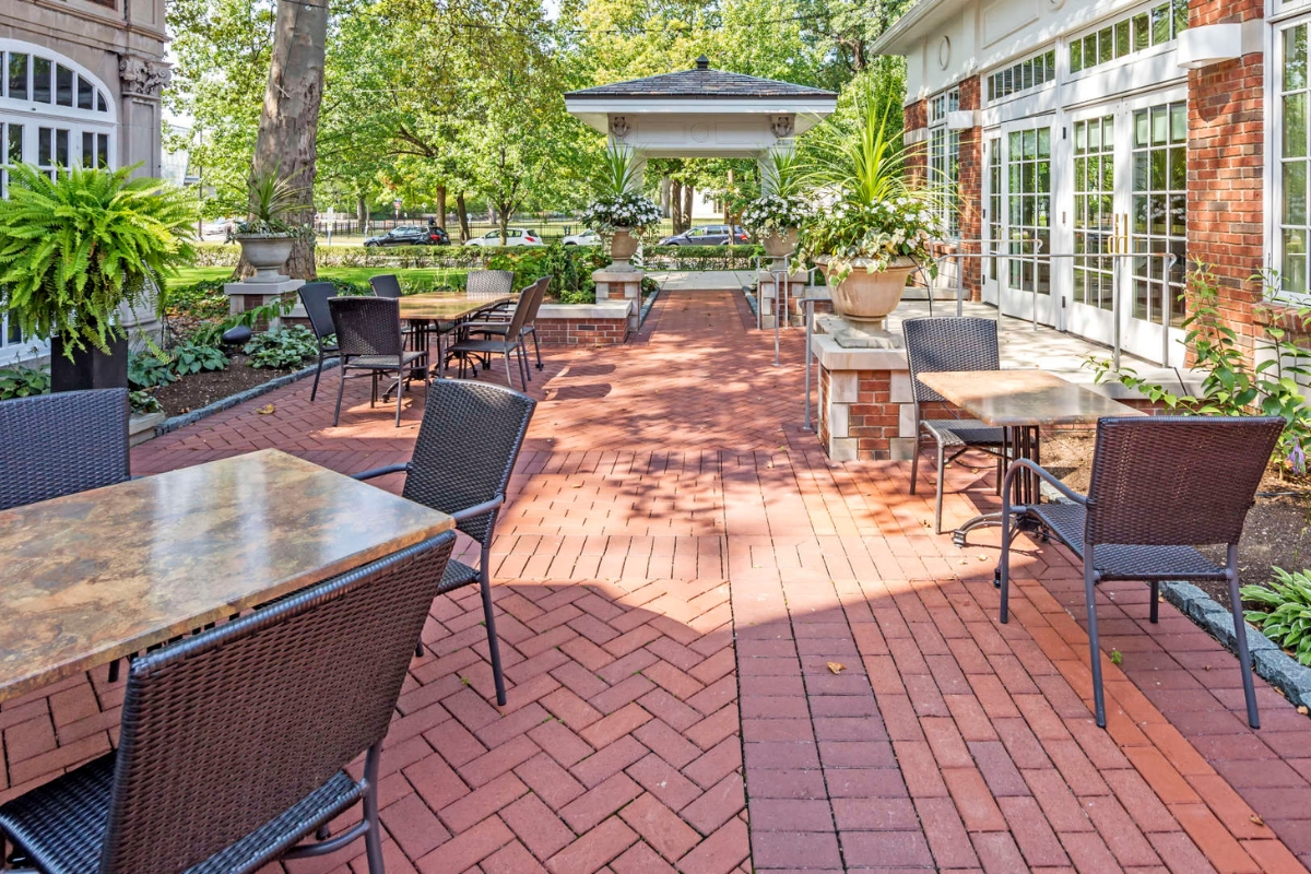 patio1_high 67a539b14b328