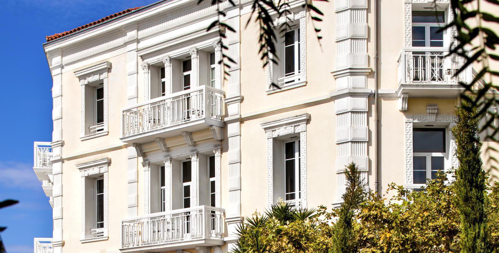 a white building with white trim