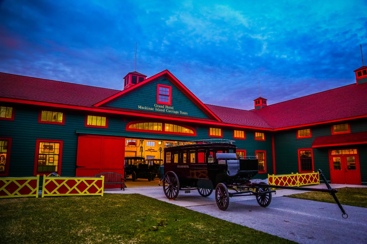a horse carriage in front of a building