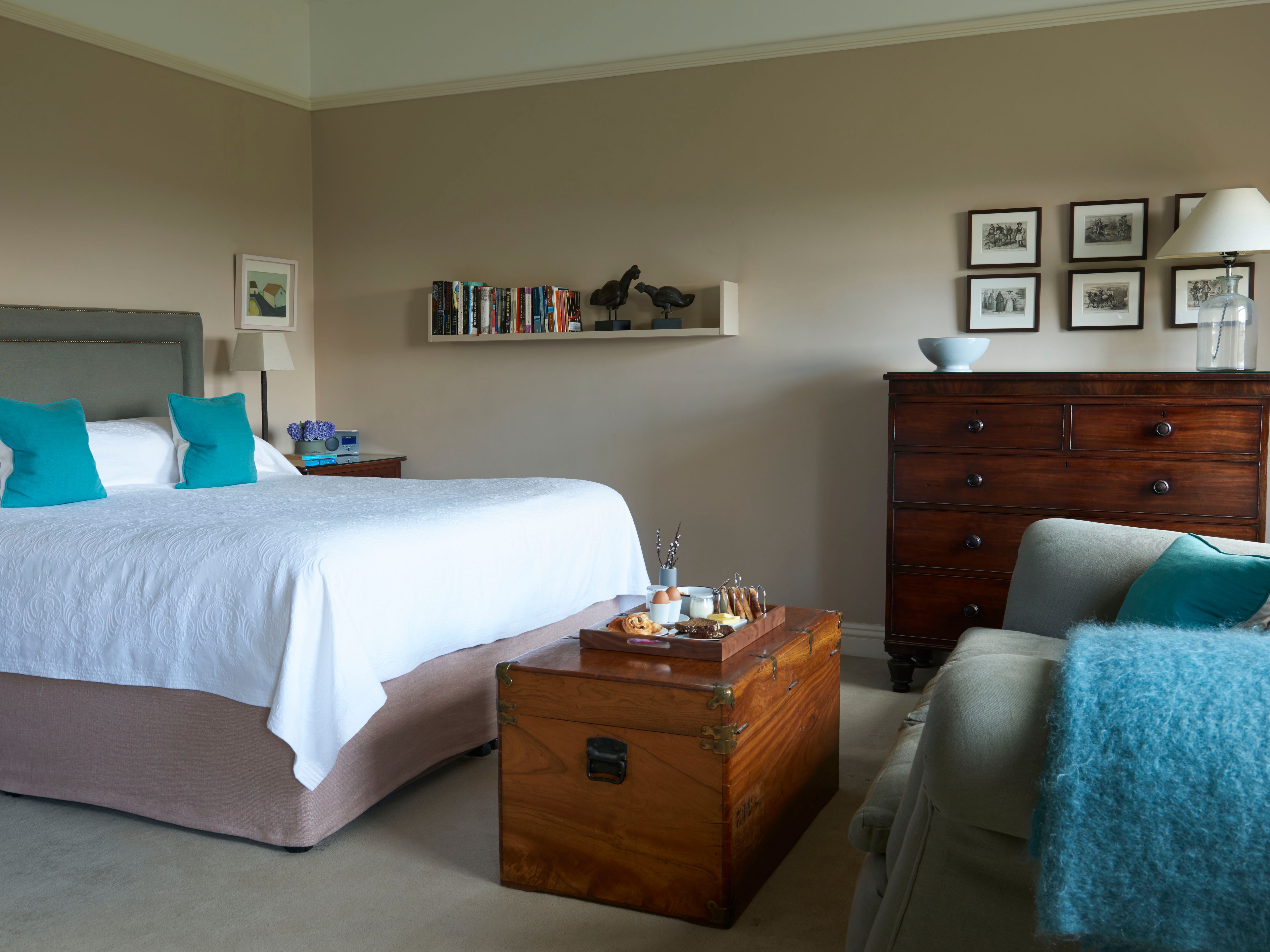 a bedroom with a bed and a chest of drawers