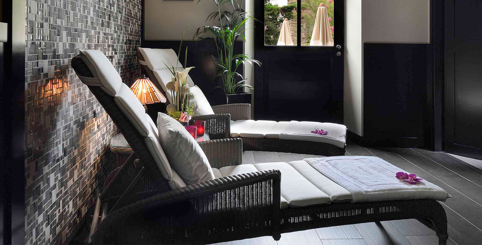 a lounge chairs in a room