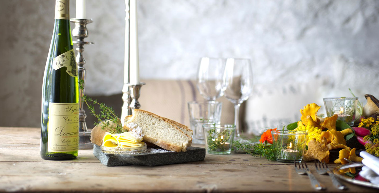 a plate of bread and butter on a table
