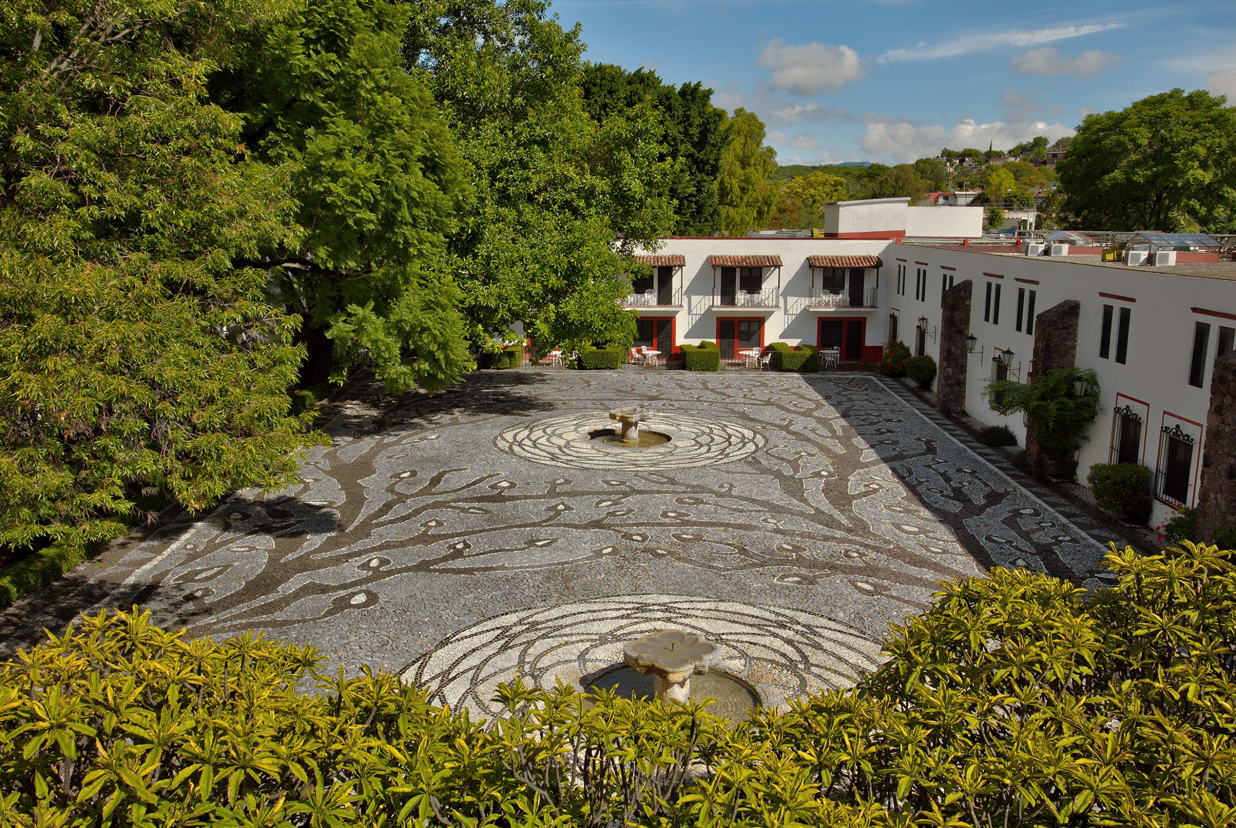 a courtyard with a fountain in it