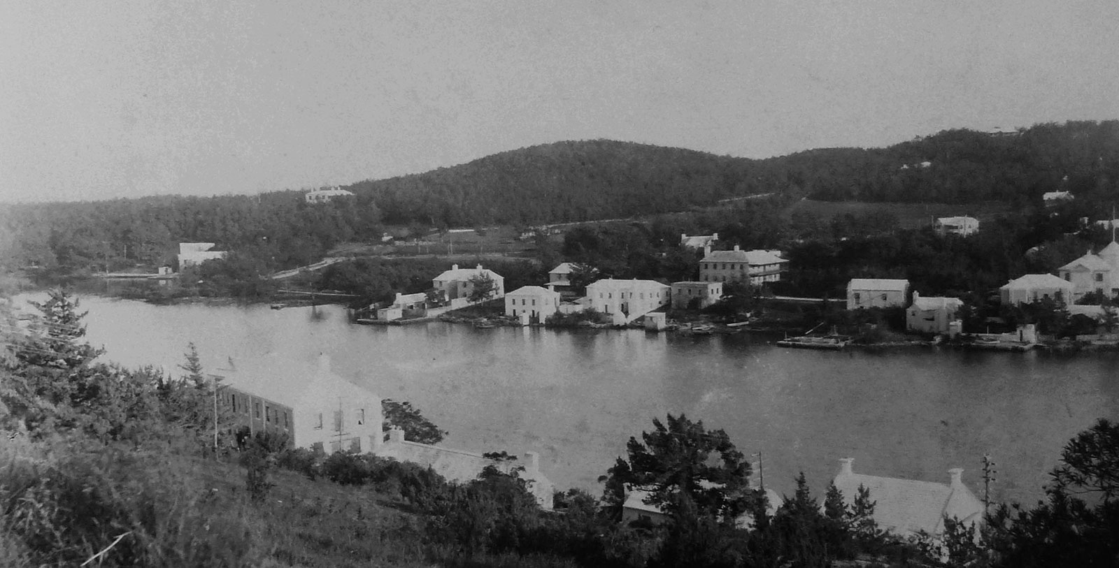 1600x813_1904_view_of_eastern_hamilton_harbour_and_paget_parish_from_fort_hamilton_prospect_camp_bermuda