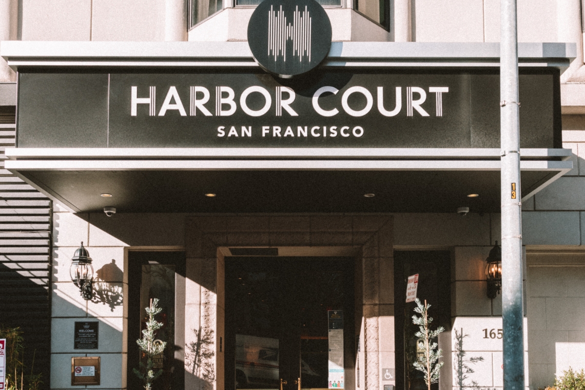 1200_x_800_harbor_court_hotel_gallery_front_entrance_high 697128dd90a51