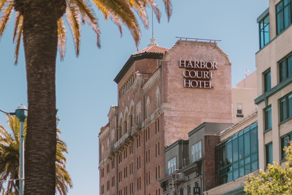 1200_x_800_harbor_court_hotel_gallery_palm_high 697128fdcac36