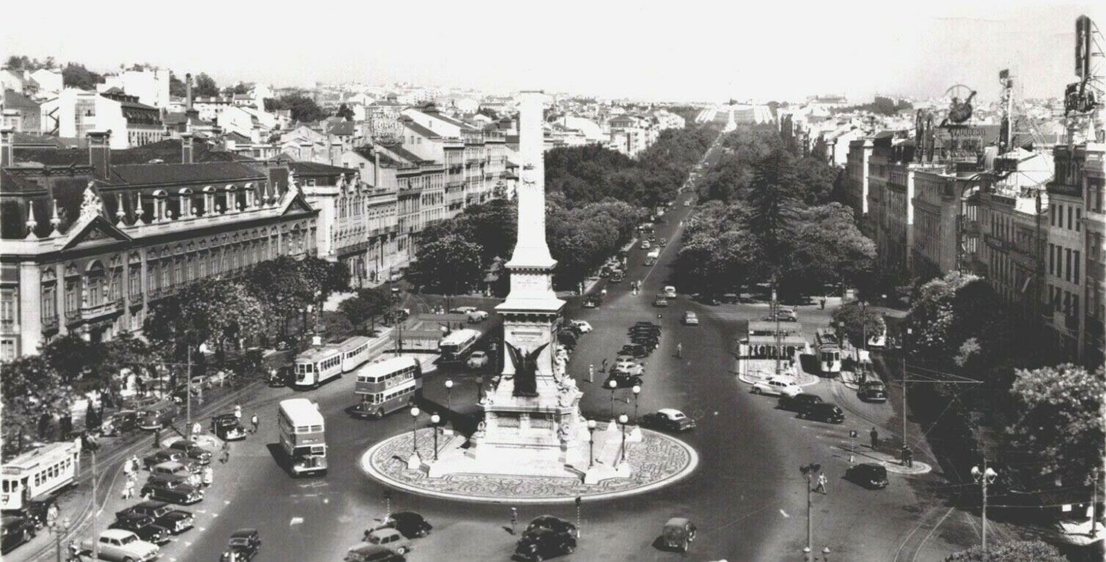 a black and white photo of a city