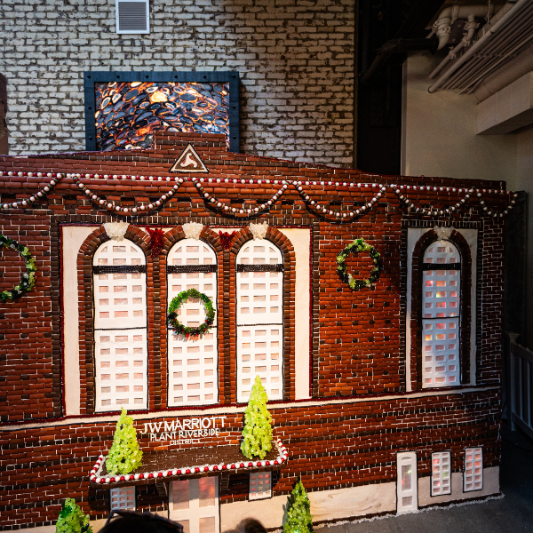 a brick building with christmas decorations
