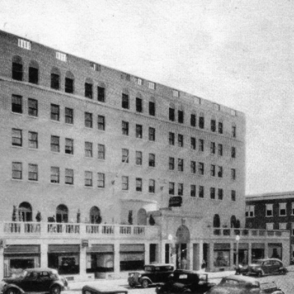 a large building with cars parked in front of it