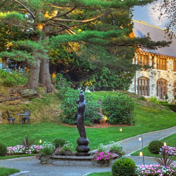 a fountain in a garden