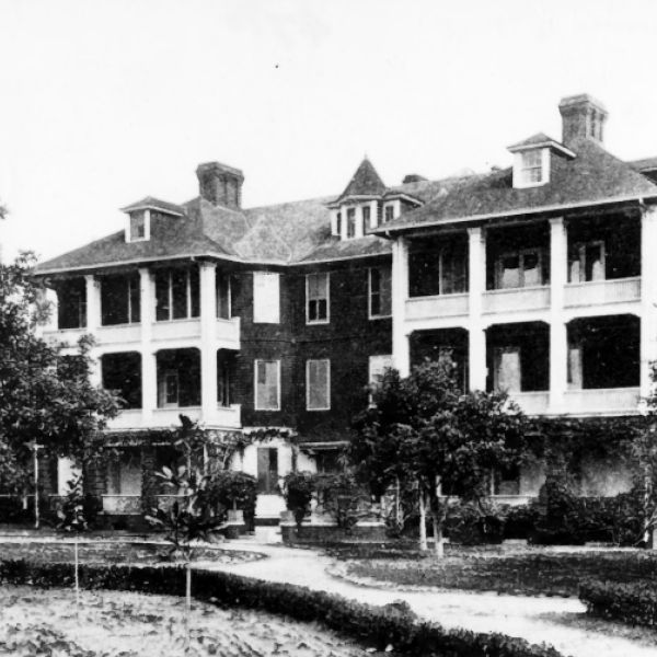 a large building with many columns