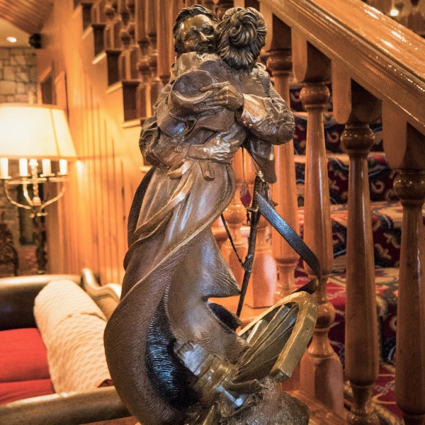 a statue of a man and woman on a staircase